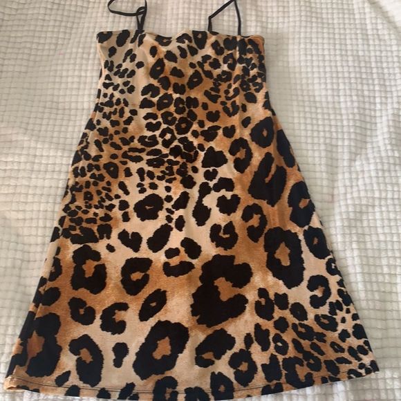 Forever 21 dress bundle! 2 mini dresses!! Leopard print and sexy red siz… - Picture 4 of 5
